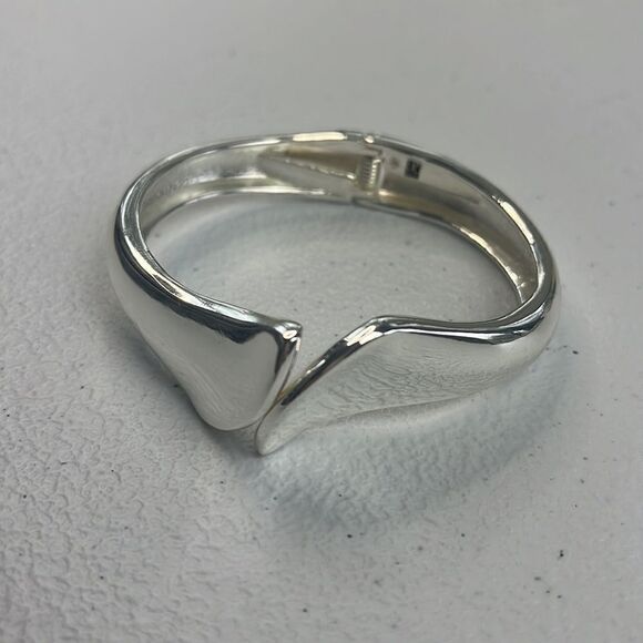 Robert Lee Morris Film Soho Silver Sculptural Bypass Hinged Bangle Bracelet - Picture 3 of 7